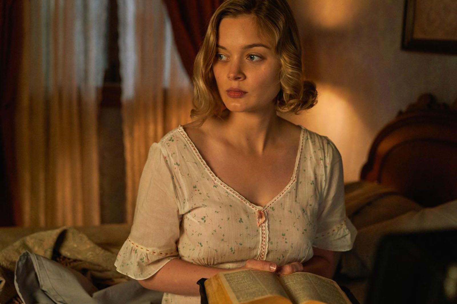 Strange Angel Strange Angel Photo Bella Heathcote 10 sur 23 AlloCiné