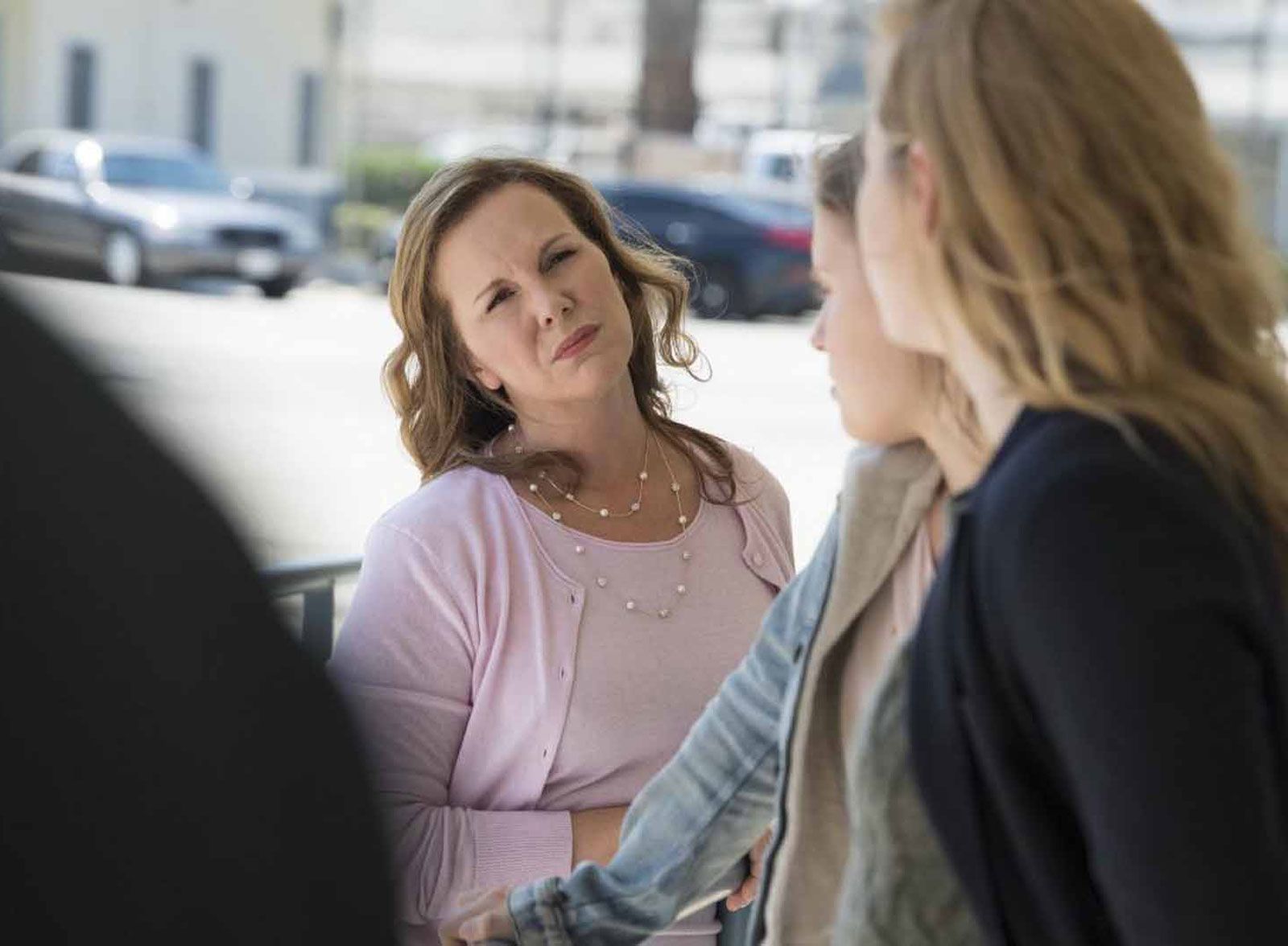 Films Et Séries Tv Avec Elizabeth Perkins Sharp Objects : Photo Elizabeth Perkins - 4 sur 35 - AlloCiné