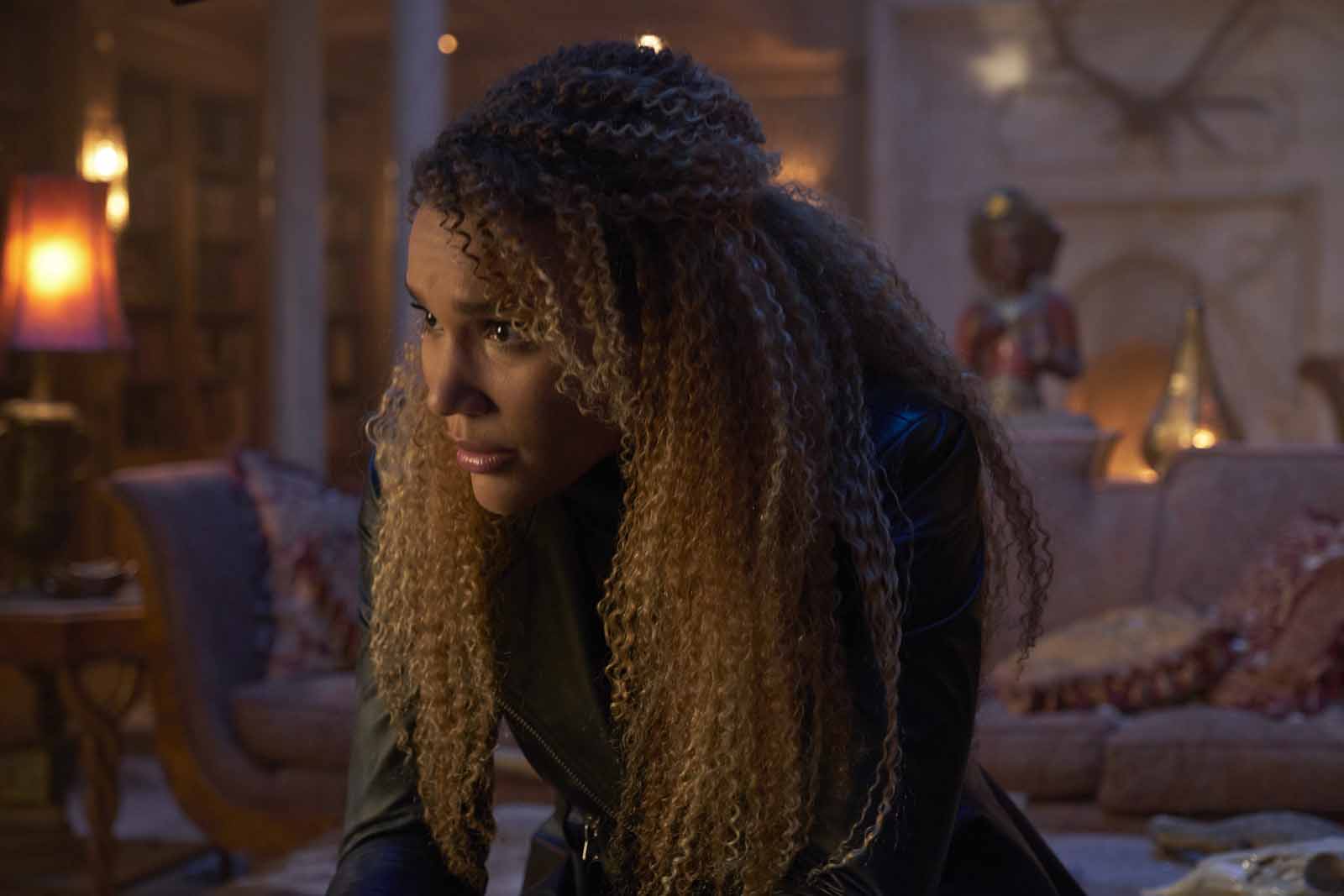 Umbrella Academy Umbrella Academy Photo Emmy Raver Lampman 173 Sur 192 Allociné 