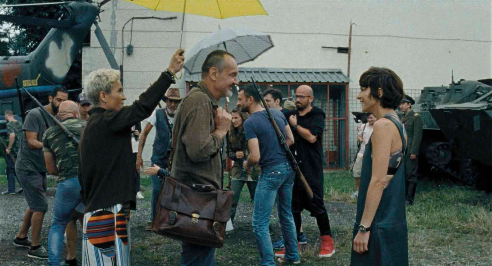 Photo du film « Peu m'importe si l'Histoire nous considère comme des barbares » Photo 7 sur 12 Photo du film « Peu m'importe si l'Histoire nous considère comme des barbares » Photo 7 sur 12
