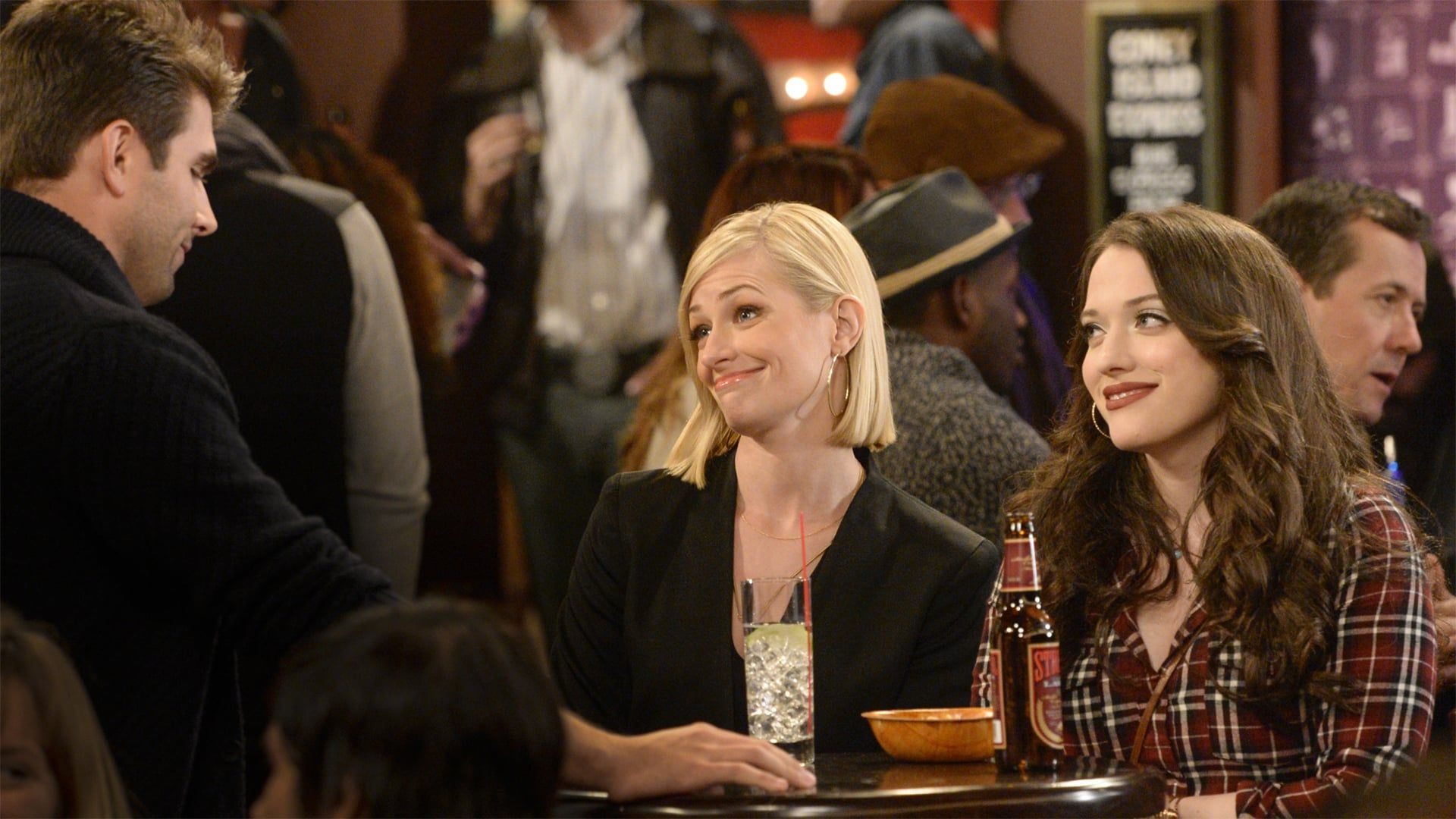 Poster 2 Broke Girls saison 5 - Affiche 12 sur 565 - AlloCiné