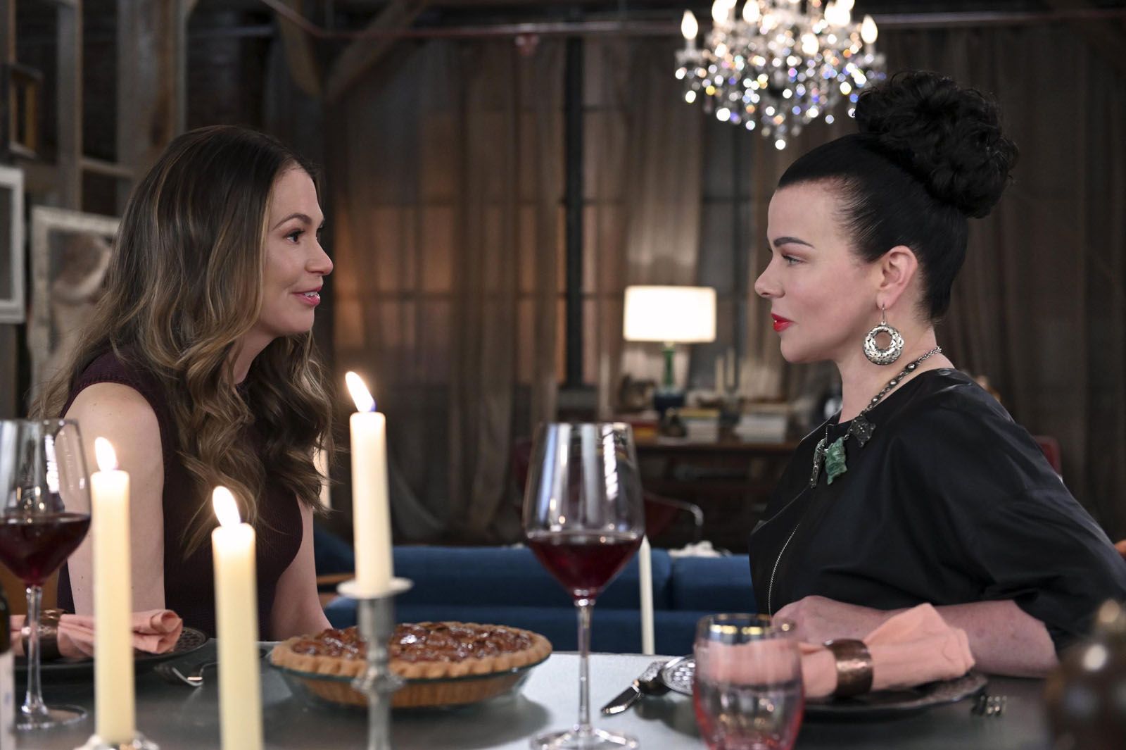 Younger Saison 7 Streaming Vf Younger : Photo Debi Mazar, Sutton Foster - 17 sur 174 - AlloCiné