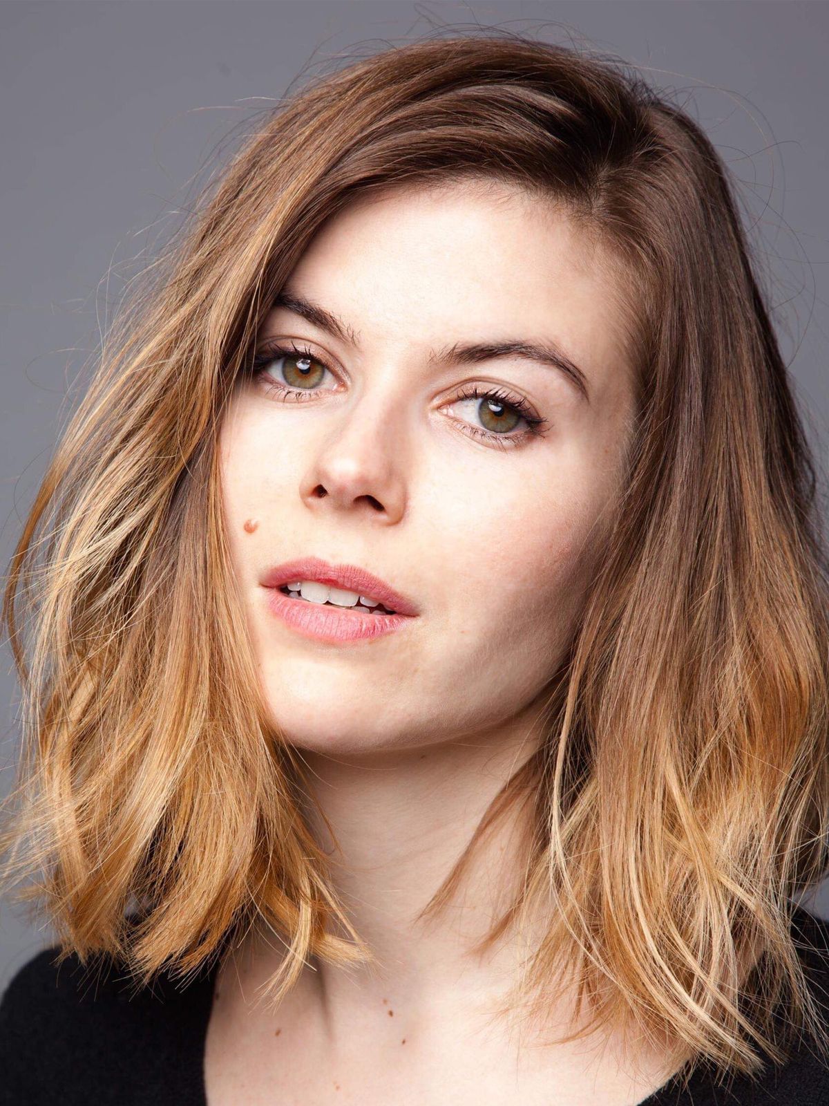 Actrice Emilie Plus Belle La Vie Emilie Hantz - AlloCiné