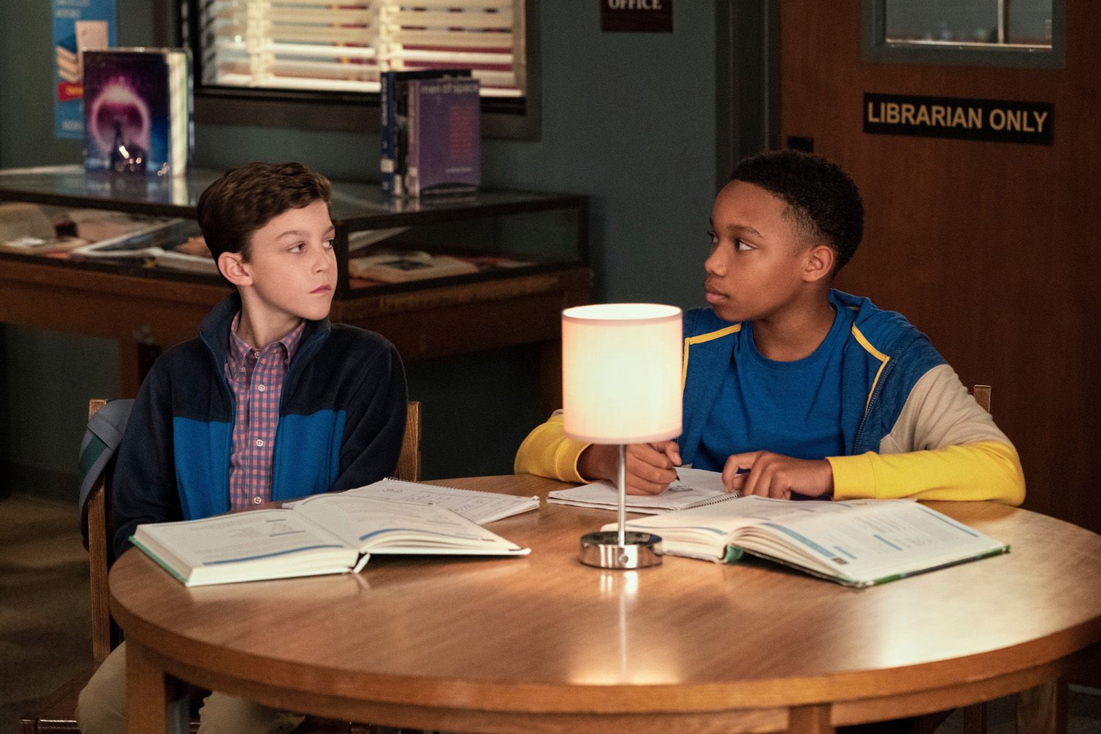 Уверенным шагом сериал 2022. Шагни вперед (2022). Один 1 сезон. Don't make me go фильм. Вперед в путь 2022 фильм.