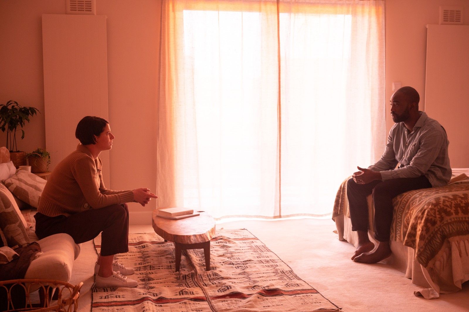 Photo de Paapa Essiedu Men Photo Paapa Essiedu, Jessie Buckley Photo 6 sur 15 AlloCiné