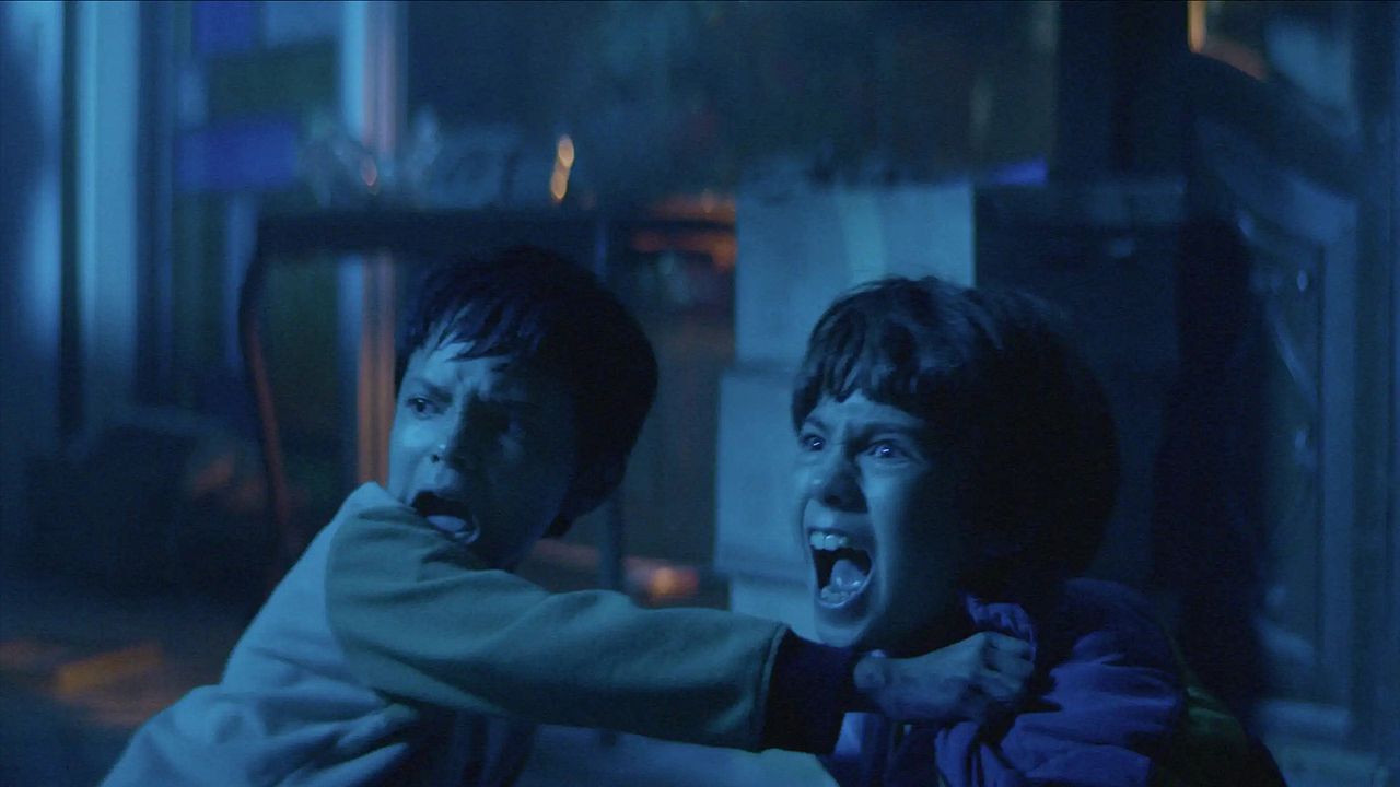 Don’t Leave the Kids Alone : Photo Juan Pablo Velasco