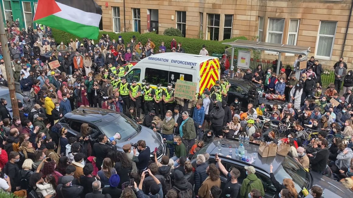 Everybody to Kenmure Street : Photo