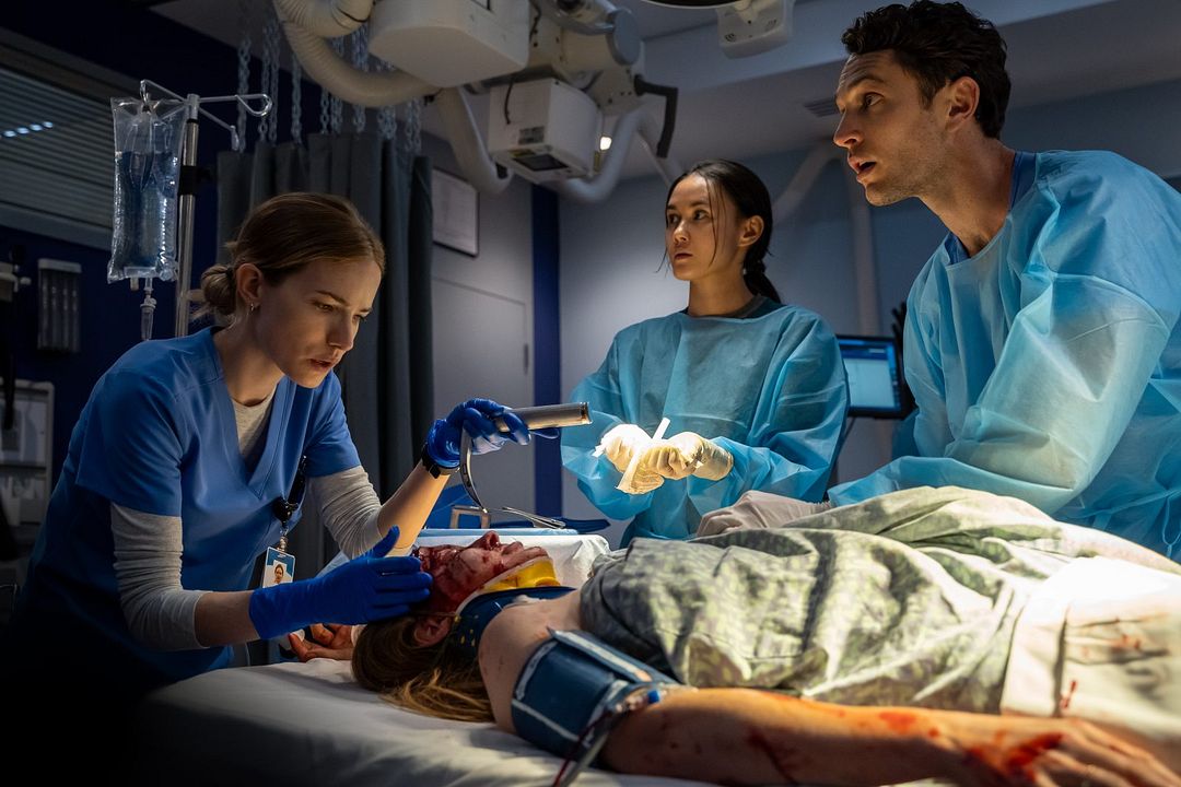 Pulse : Photo Chelsea Muirhead, Colin Woodell, Willa Fitzgerald