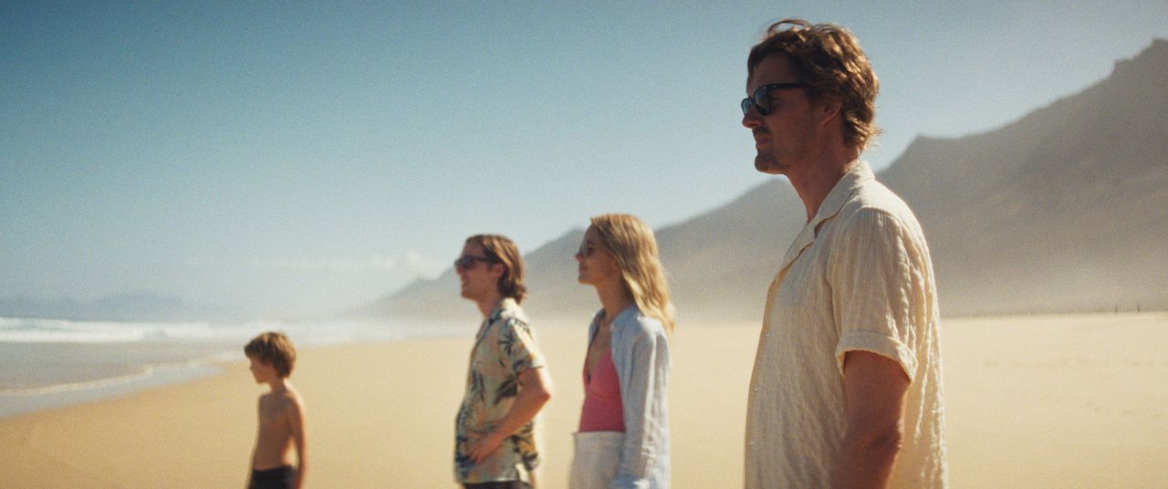 Islands : Photo Sam Riley, Fatima Adoum, Jack Farthing, Stacy Martin