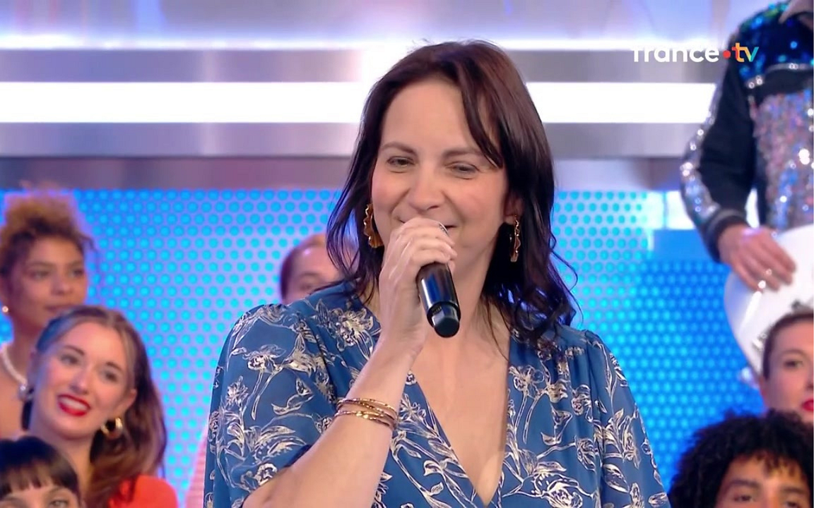 N'oubliez pas les paroles : nouvelle valse en cours ! Qui est Estelle, la nouvelle  Maestro qui a éliminé Pierre-Yves ? - TV ACTU by AlloCiné
