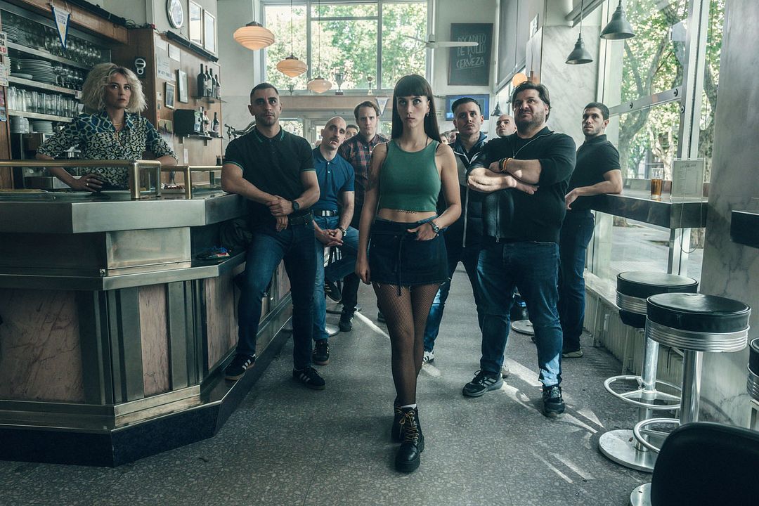 Salvador : Photo Richard Holmes, Lucas Ares, Alejandro Casaseca, César Mateo, Leonor Watling, Marco Marini, Claudia Salas
