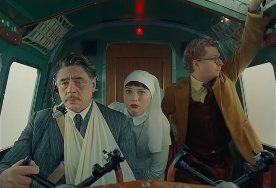 The Phoenician Scheme : Photo Mia Threapleton, Michael Cera, Benicio Del Toro