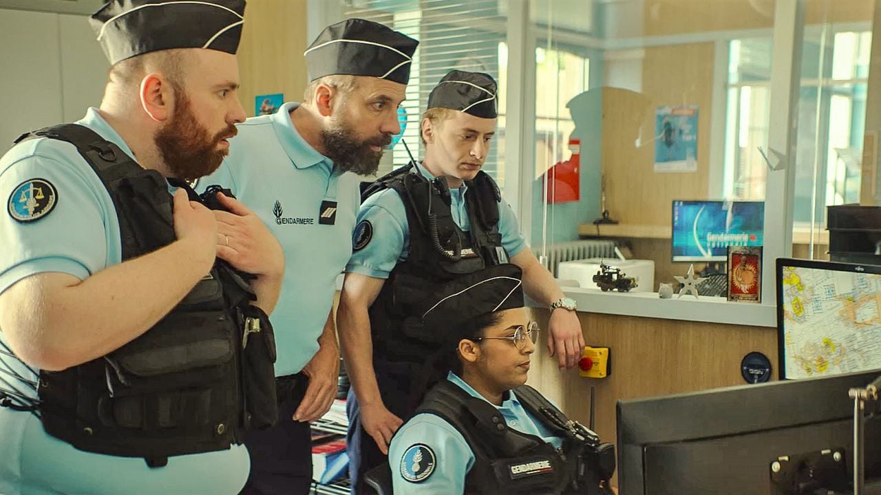 Les Gendarmes : Photo Sofia Belabbes, Fred Testot, Thomas Gioria, Marc Riso