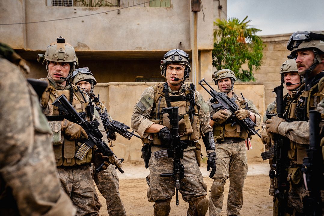 Warfare : Photo Charles Melton