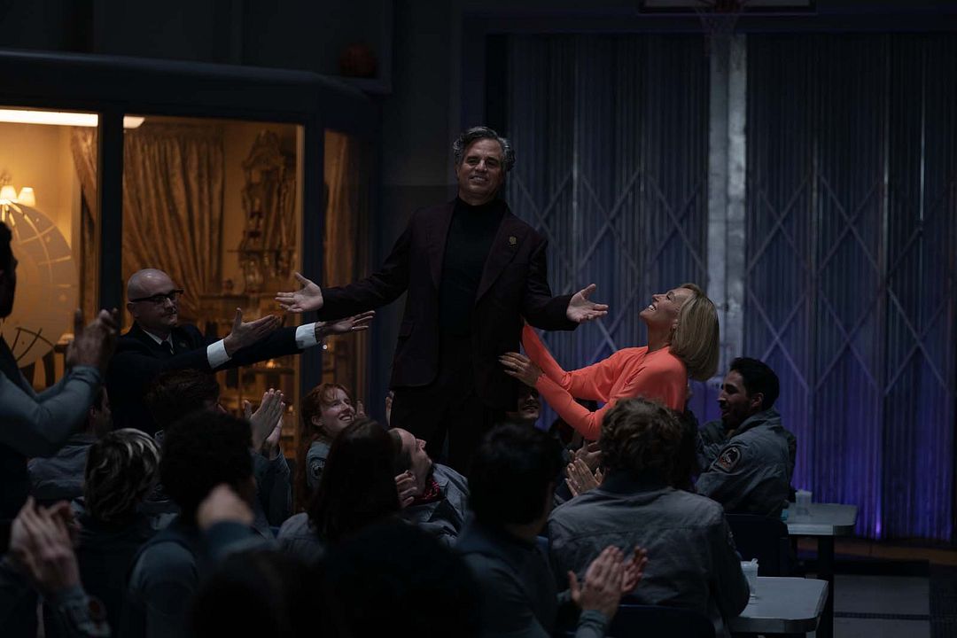 Mickey 17 : Photo Toni Collette, Mark Ruffalo