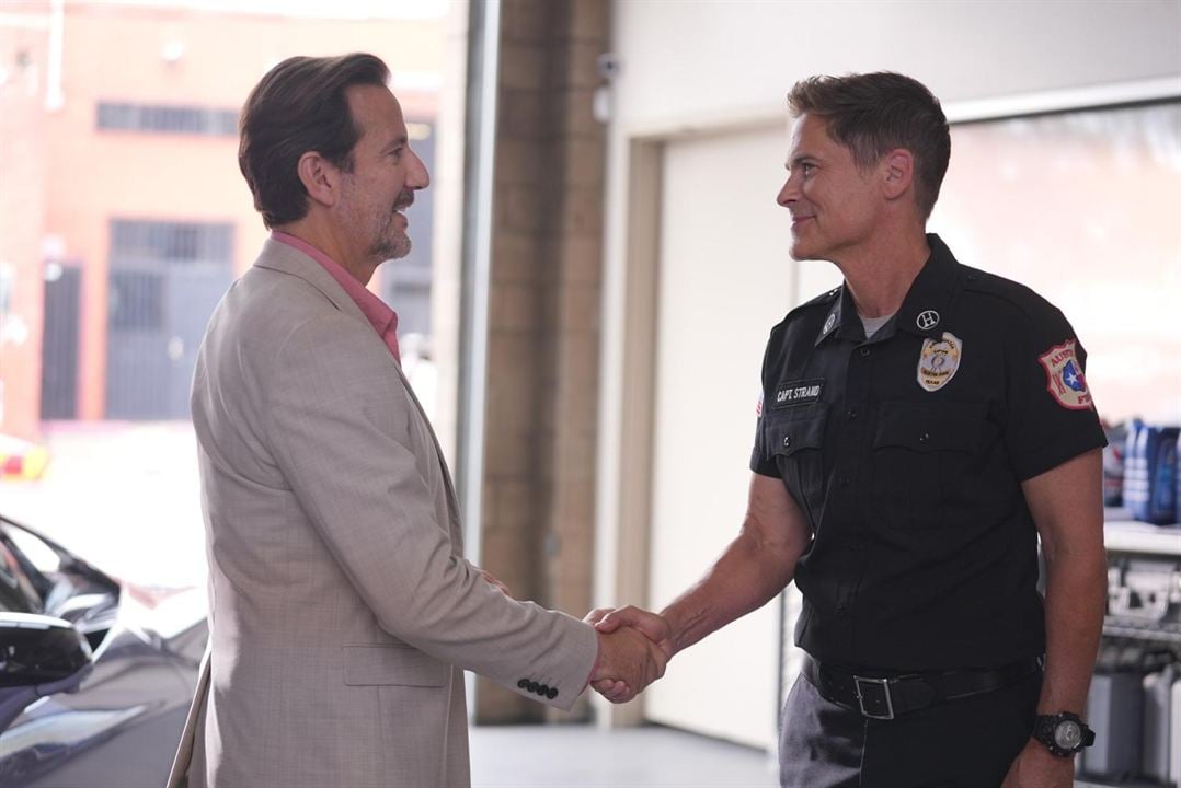 9-1-1 : Lone Star : Photo Rob Lowe, Henry Ian Cusick