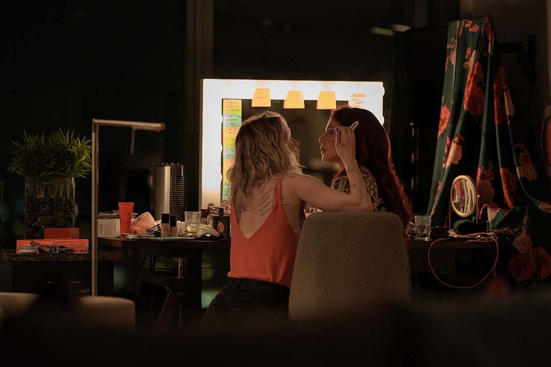 Night Always Comes : Photo Julia Fox, Vanessa Kirby