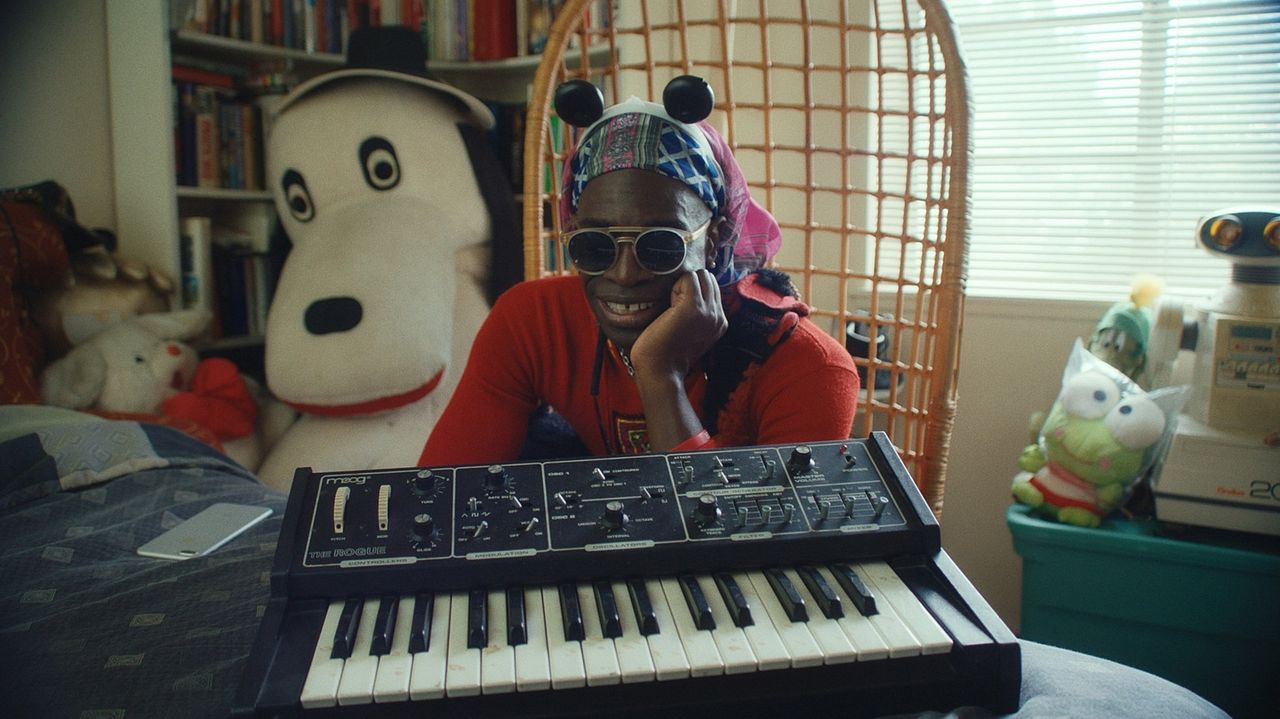 Swamp Dogg Gets His Pool Painted : Photo