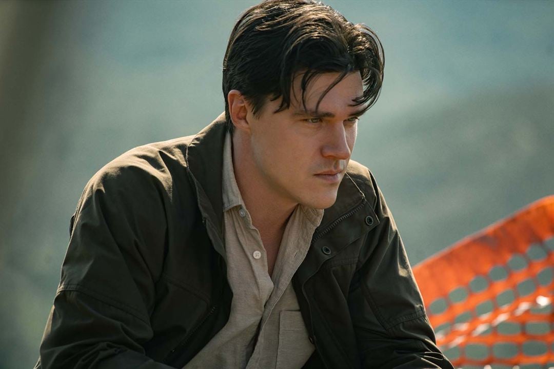 Don't Move : Photo Finn Wittrock