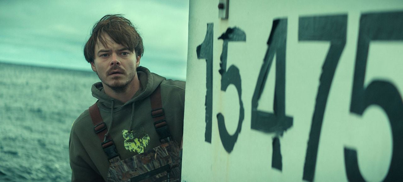 Below : Photo Charlie Heaton