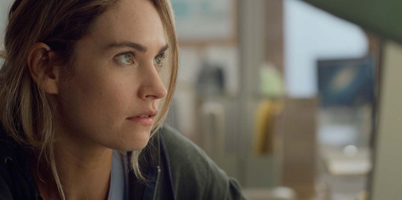 Swipe : Photo Lily James
