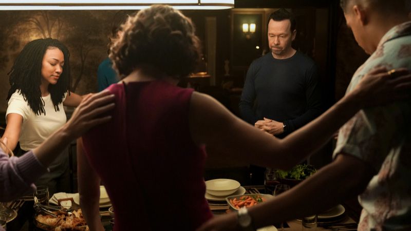 Boston Blue : Photo Sonequa Martin-Green, Donnie Wahlberg