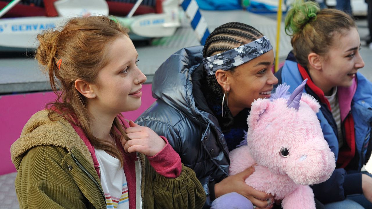 Les Filles du ciel : Photo Yowa-Angélys Tshikaya, Mona Berard, Héloïse Volle
