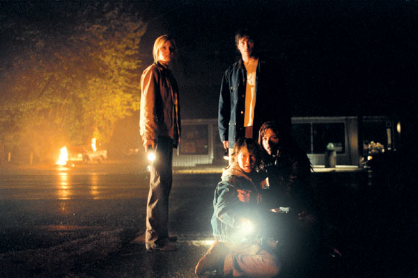 Fog : Photo Maggie Grace, Rupert Wainwright, Tom Welling