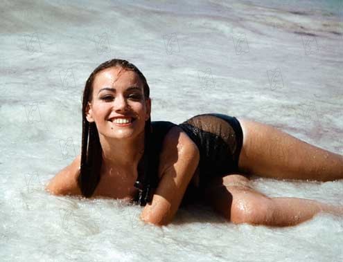 Opération Tonnerre : Photo Terence Young, Claudine Auger
