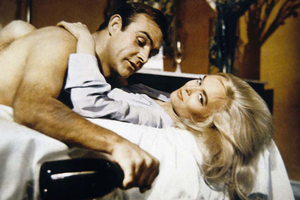 Goldfinger : Photo Shirley Eaton, Sean Connery, Honor Blackman