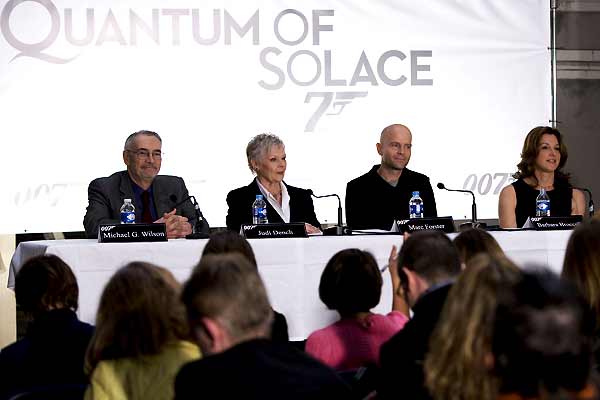 Quantum Of Solace : Photo Judi Dench, Barbara Broccoli, Michael G. Wilson