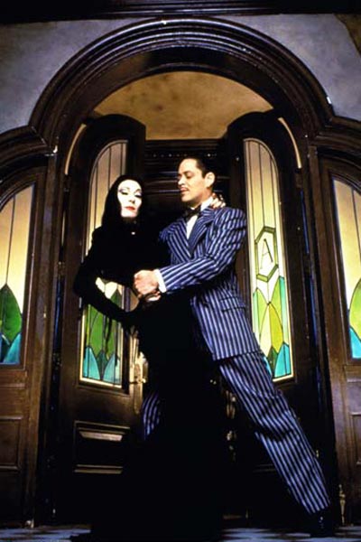 La Famille Addams : Photo Anjelica Huston, Raúl Julia