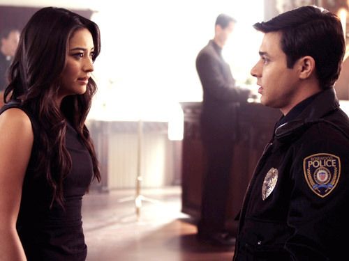 Pretty Little Liars : Photo Shay Mitchell