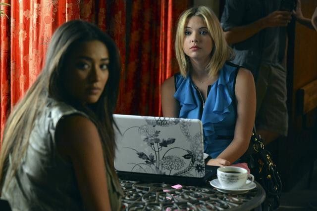 Pretty Little Liars : Photo Ashley Benson, Shay Mitchell