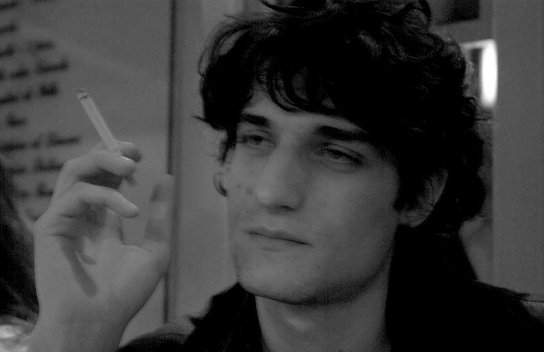 Petit tailleur : Photo Louis Garrel