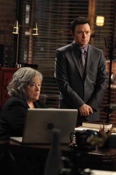 La Loi selon Harry : Photo Nate Corddry, Kathy Bates
