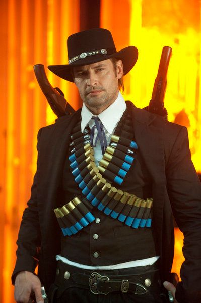 Community : Photo Josh Holloway