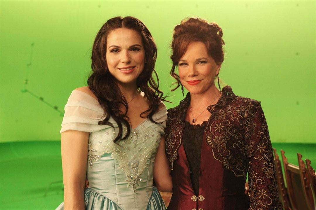 Once Upon a Time : Photo Lana Parrilla, Barbara Hershey
