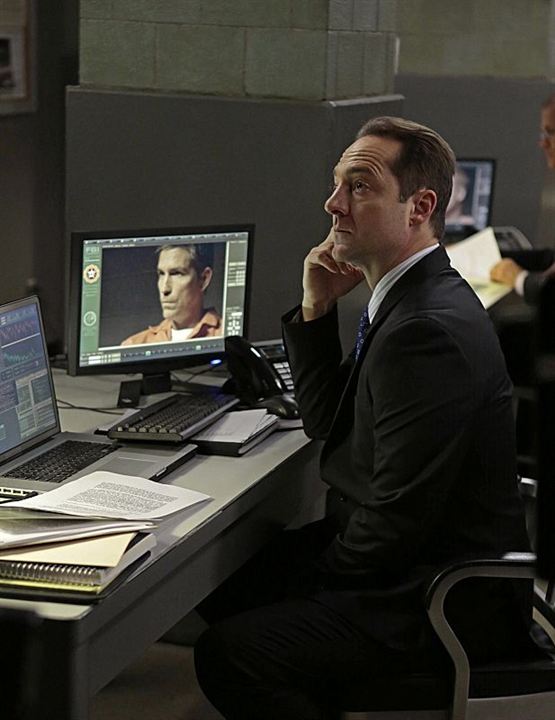 Person Of Interest : Photo Brennan Brown, Jim Caviezel