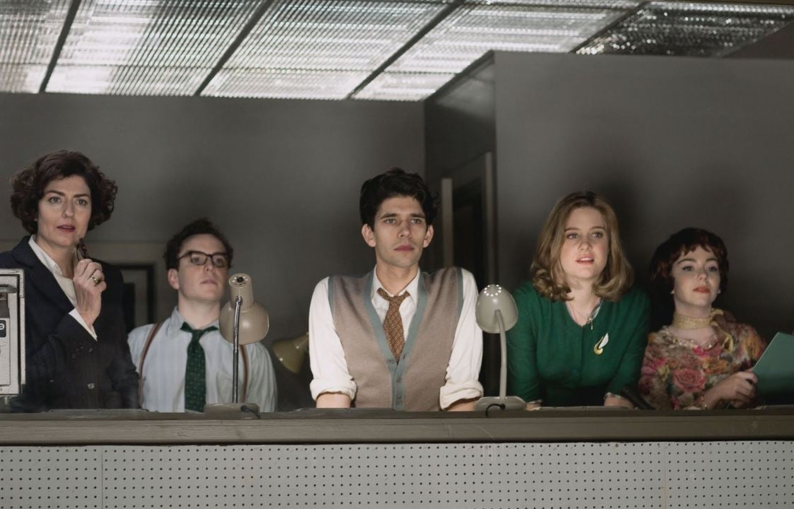 Photo Josh McGuire, Ben Whishaw, Anna Chancellor, Dominic West, Lisa Greenwood, Romola Garai