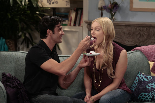 Are You There, Chelsea? : Photo Gilles Marini, Laura Prepon