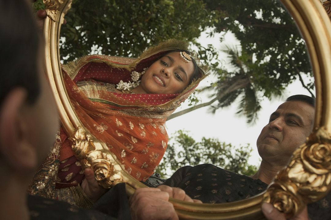 Les Enfants de minuit : Photo Shahana Goswami, Ronit Roy