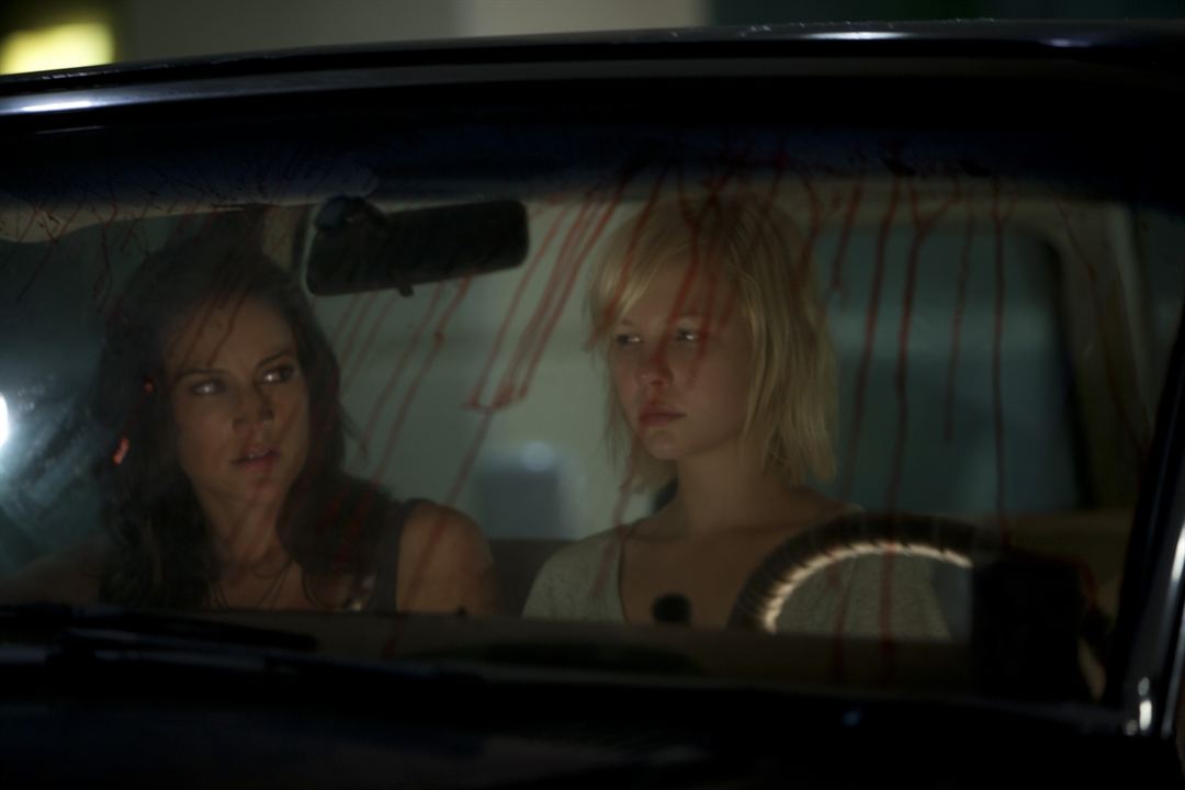 No One Lives : Photo Adelaide Clemens, America Olivo