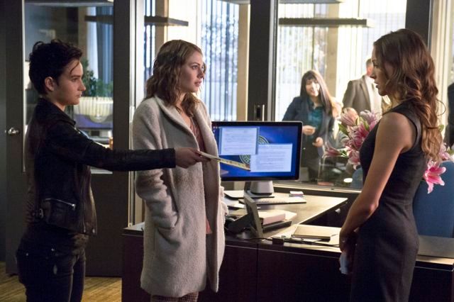 Arrow : Photo Katie Cassidy, Bex Taylor-Klaus, Willa Holland