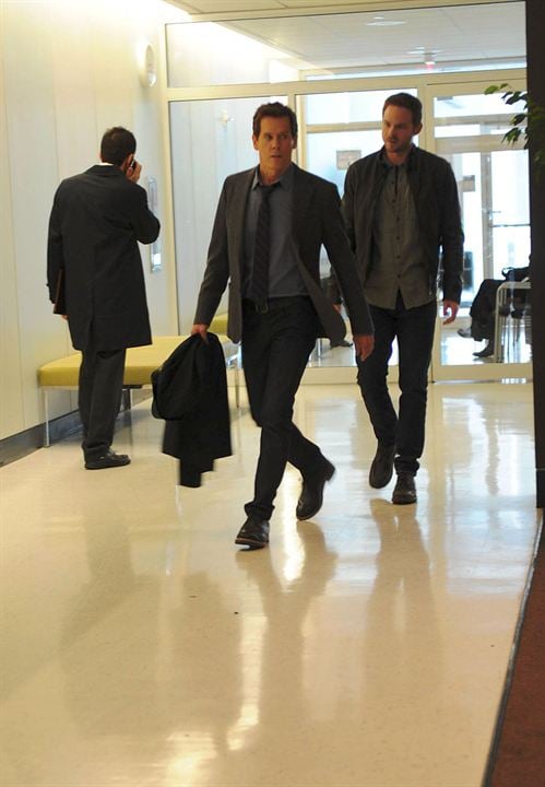 Following : Photo Kevin Bacon, Shawn Ashmore