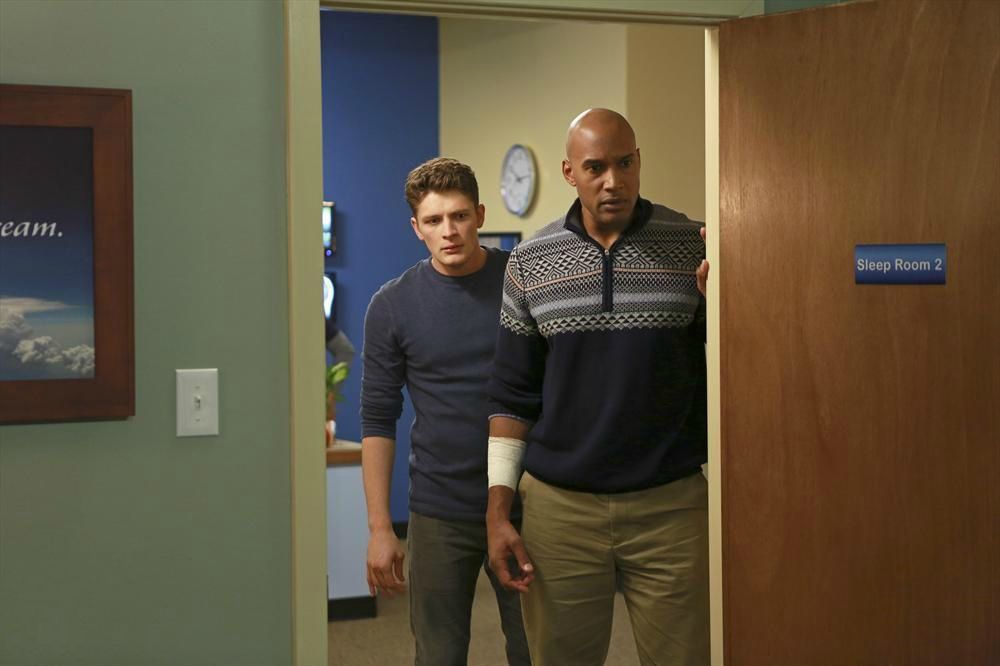 Ravenswood : Photo Brett Dier, Henry Simmons