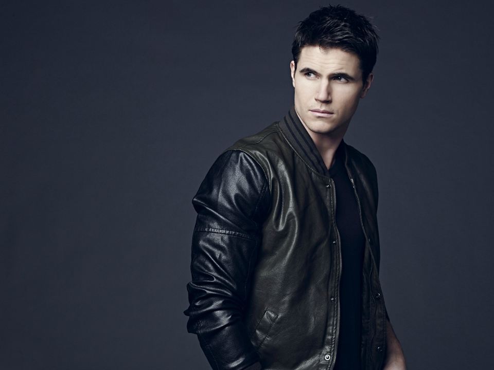 The Tomorrow People 2013 Photo Robbie Amell 87 Sur 178 Allociné 