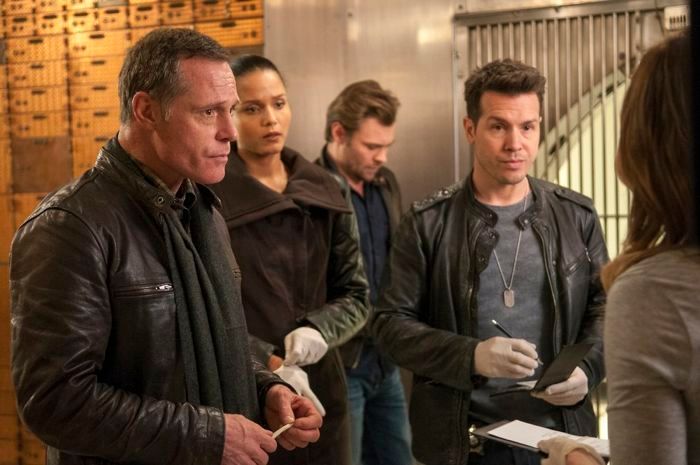 Chicago Police Department : Photo Jon Seda, Sydney Tamiia Poitier, Jason Beghe