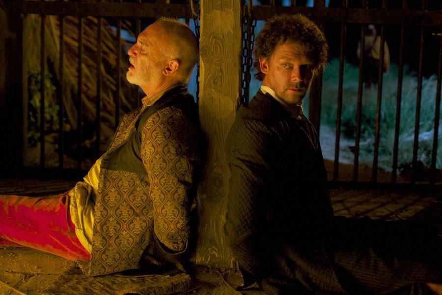 Crossbones : Photo Richard Coyle