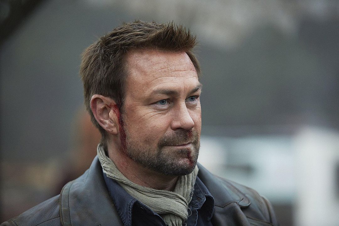 Defiance : Photo Grant Bowler